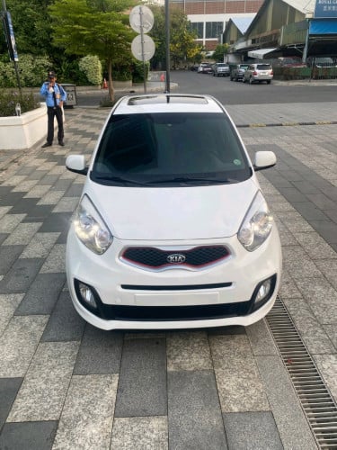 Kia morning ឆ្នាំ2014 full option បើកដំបូល f sport ឈ្នាន់ហ្គែរវែង ប្រ្វាំងគៀបមុខក្រោយ......