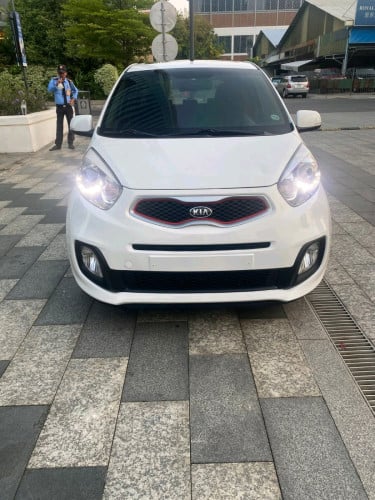 Kia morning ឆ្នាំ2014 full option បើកដំបូល f sport ឈ្នាន់ហ្គែរវែង ប្រ្វាំងគៀបមុខក្រោយ......