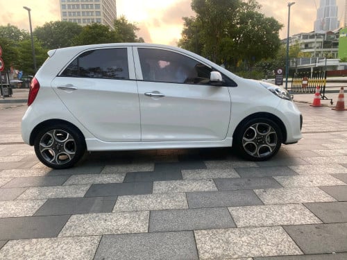 Kia morning ឆ្នាំ2014 full option បើកដំបូល f sport ឈ្នាន់ហ្គែរវែង ប្រ្វាំងគៀបមុខក្រោយ......