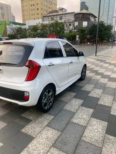 Kia morning ឆ្នាំ2014 full option បើកដំបូល f sport ឈ្នាន់ហ្គែរវែង ប្រ្វាំងគៀបមុខក្រោយ......