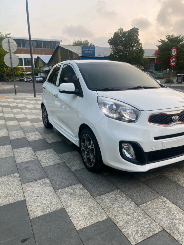 Kia morning ឆ្នាំ2014 full option បើកដំបូល f sport ឈ្នាន់ហ្គែរវែង ប្រ្វាំងគៀបមុខក្រោយ......
