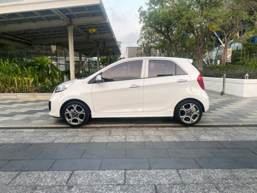 Kia morning ឆ្នាំ2014 full option បើកដំបូល f sport ឈ្នាន់ហ្គែរវែង ប្រ្វាំងគៀបមុខក្រោយ......