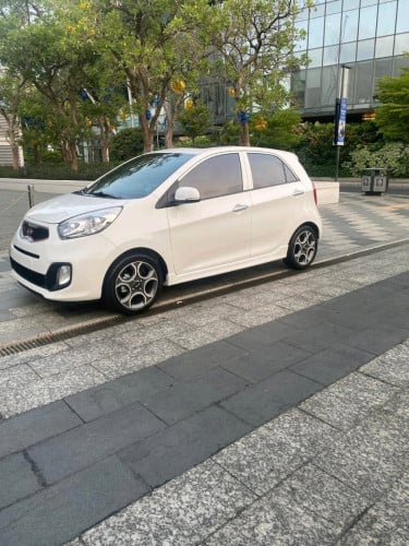 Kia morning ឆ្នាំ2014 full option បើកដំបូល f sport ឈ្នាន់ហ្គែរវែង ប្រ្វាំងគៀបមុខក្រោយ......