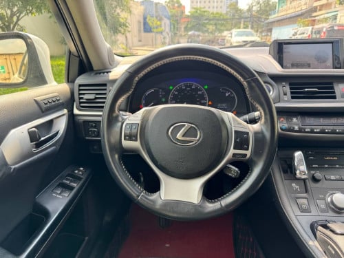 LEXUS CT 200h 2012 full options