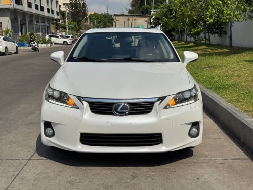 LEXUS CT 200h 2012 full options