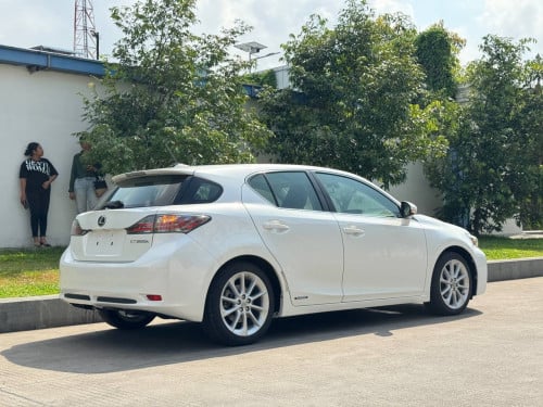 LEXUS CT 200h 2012 full options