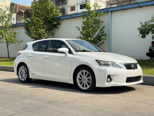 LEXUS CT 200h 2012 full options