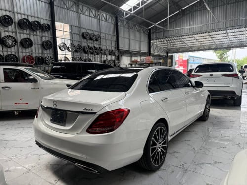 Mercedes Benz C300 2015