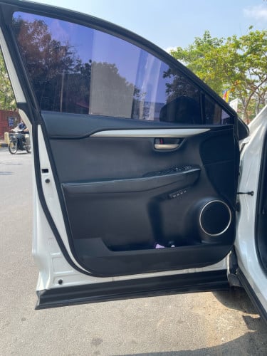 NX200t F sport ម្ចាស់ដើម ចង់លក់ ប្រើបាន17មុឺន ម៉ាយសុីន