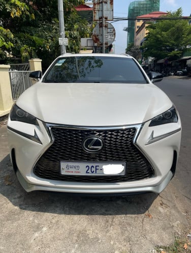 NX200t F sport ម្ចាស់ដើម ចង់លក់ ប្រើបាន17មុឺន ម៉ាយសុីន