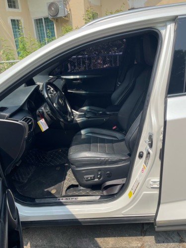 NX200t F sport ម្ចាស់ដើម ចង់លក់ ប្រើបាន17មុឺន ម៉ាយសុីន