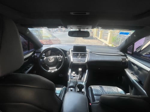 NX200t F sport ម្ចាស់ដើម ចង់លក់ ប្រើបាន17មុឺន ម៉ាយសុីន