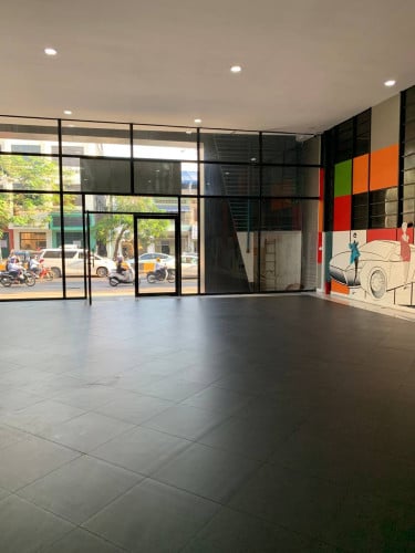 Prime Commercial Property for Lease – Russian Blvd
