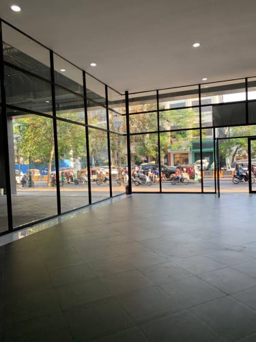 Prime Commercial Property for Lease – Russian Blvd