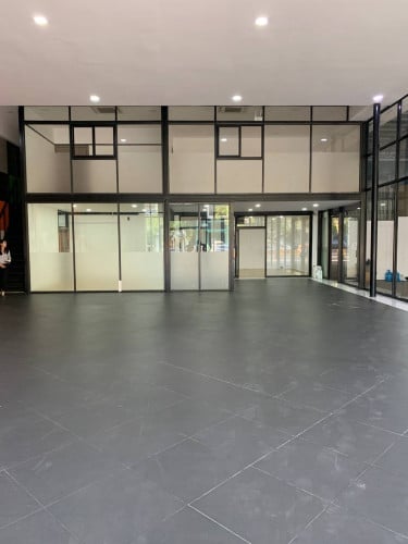 Prime Commercial Property for Lease – Russian Blvd