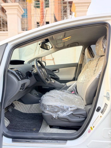 Prius 2010 Option 4 92000ម៉ាយសុីន ថ្មីណាស់