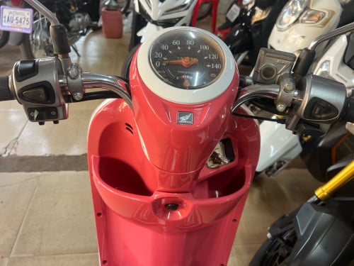 Scoopy 016 ឡើង 024 ស្អាត