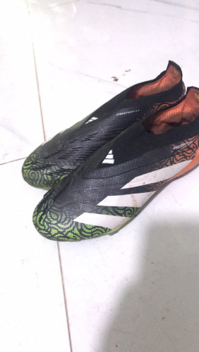 Soccer shoes