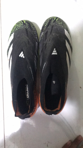 Soccer shoes
