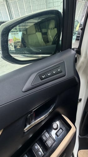 Toyota Alphard 205 Lounge បើកដំបូល