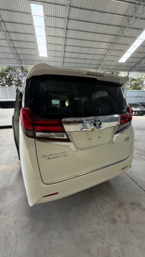 Toyota Alphard 205 Lounge បើកដំបូល