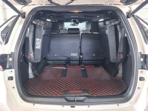 Toyota Fortuner 2021Legender Full option ចូលតាមករុមហ៊ុន Toyota ឆ្វេងសុីន