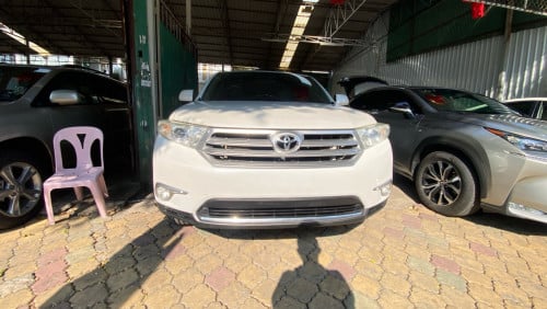TOYOTA HIGHLANDER V4 2012