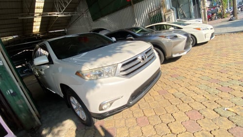 TOYOTA HIGHLANDER V4 2012