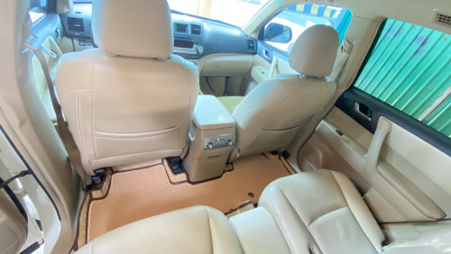 TOYOTA HIGHLANDER V4 2012
