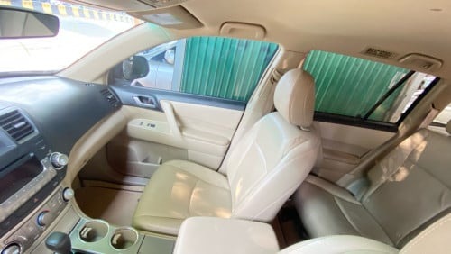 TOYOTA HIGHLANDER V4 2012