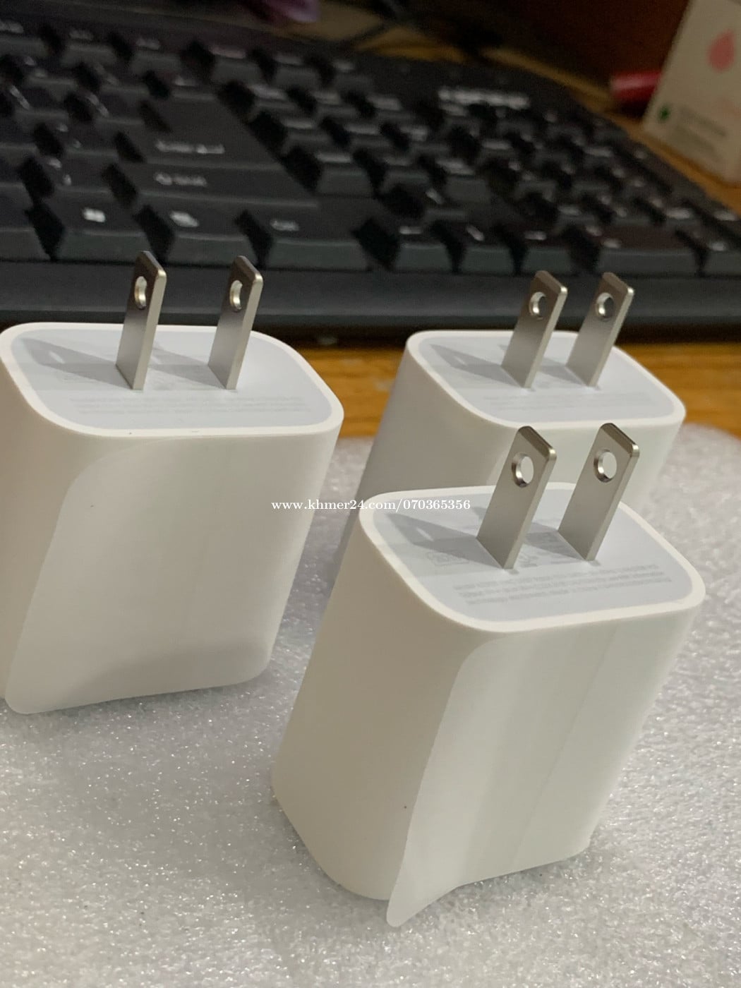 ដុំសាក 20W iPhone iPad ហ្សុីន 100%