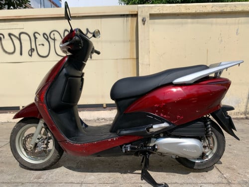 ម៉ូតូលក់​