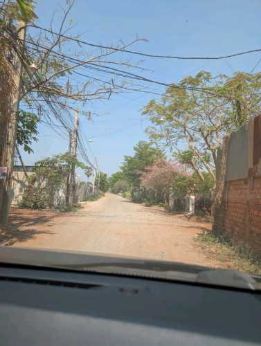 ដីលក់ នៅក្នុងក្រុងសៀមរាប នៅជិតផ្សារក្រោមសៀមរាប ភូមិវិហារចិន សង្កាត់ស្វាយដង្គំ ទំហំដី 6.5×30m