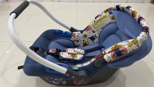 កៅអីដាក់កូនតូចក្នុងឡាន (Car Seat) មួយទឹកនៅស្អាត