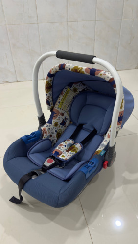 កៅអីដាក់កូនតូចក្នុងឡាន (Car Seat) មួយទឹកនៅស្អាត
