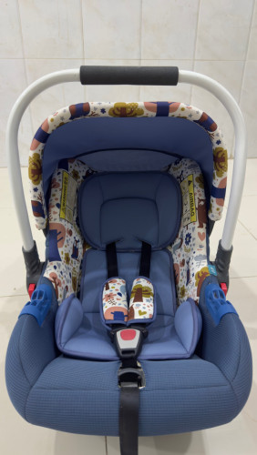 កៅអីដាក់កូនតូចក្នុងឡាន (Car Seat) មួយទឹកនៅស្អាត