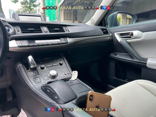 មេឡានកំពូល Lexus CT200H 2011” ប្រផេះ ហ្វូលកប់សេរី full Premium advanced Performance