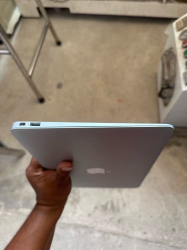 លក់ Macbook Air 2011 90$