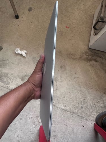 លក់ Macbook Air 2011 90$