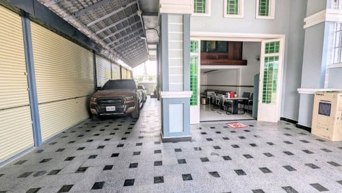 ផ្ទះកែង shop house ឡាយគង់​ ចោមចៅផ្លូវជាតិលេខ3