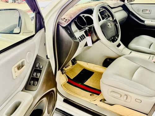 🚘ឡានលក់ឆ្នាំ06 ម៉ាស៊ីន4 ប៉ុង1 កៅអីចុច មានហ្វាំ្រងABS និង VSC ជាប្រពន័ទុបលំនឹង ពណ៌ស