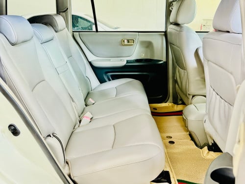 🚘ឡានលក់ឆ្នាំ06 ម៉ាស៊ីន4 ប៉ុង1 កៅអីចុច មានហ្វាំ្រងABS និង VSC ជាប្រពន័ទុបលំនឹង ពណ៌ស