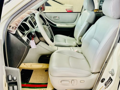 🚘ឡានលក់ឆ្នាំ06 ម៉ាស៊ីន4 ប៉ុង1 កៅអីចុច មានហ្វាំ្រងABS និង VSC ជាប្រពន័ទុបលំនឹង ពណ៌ស