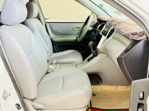 🚘ឡានលក់ឆ្នាំ06 ម៉ាស៊ីន4 ប៉ុង1 កៅអីចុច មានហ្វាំ្រងABS និង VSC ជាប្រពន័ទុបលំនឹង ពណ៌ស