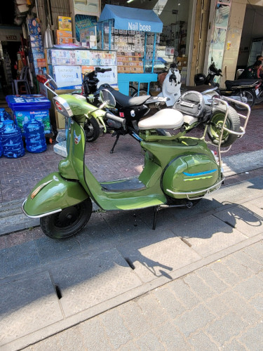 លក់Vespa Sprint សេរីចាស់ឆ្នាំ់1963តំលៃ1100$tel:081779779