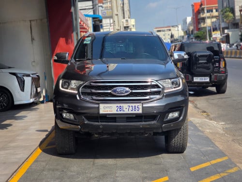 2021 EVEREST titanium