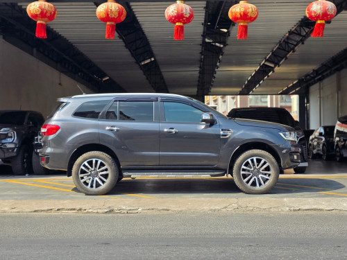 2021 EVEREST titanium