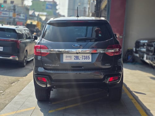 2021 EVEREST titanium