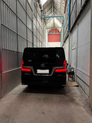 2023 Toyota Granvia 20,000km សាំង