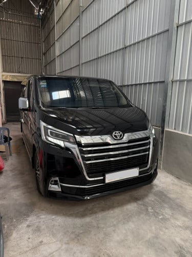 2023 Toyota Granvia 20,000km សាំង